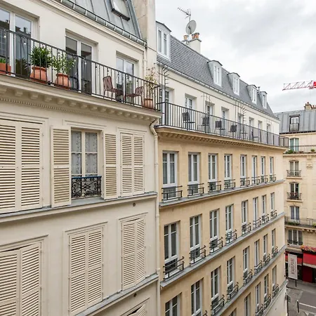 Modern Spacious Only 1 Minute Away From The Place De La République Parigi