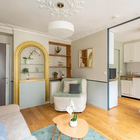 Modern Spacious Only 1 Minute Away From The Place De La République Appartamento *