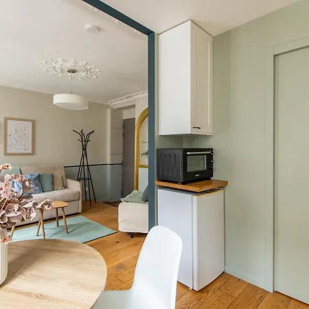 Modern Spacious Only 1 Minute Away From The Place De La République Parigi