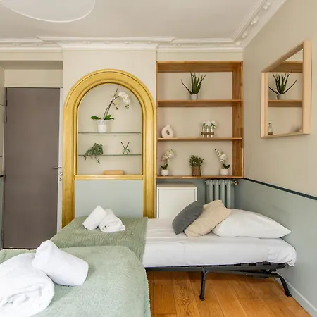 Modern Spacious Only 1 Minute Away From The Place De La République