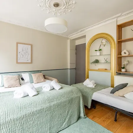 Modern Spacious Only 1 Minute Away From The Place De La République *