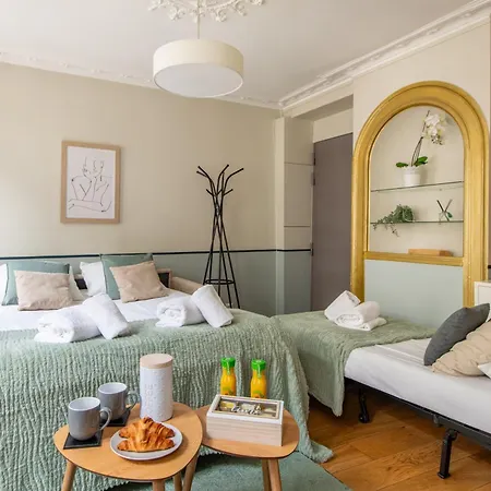 Modern Spacious Only 1 Minute Away From The Place De La République Appartamento
