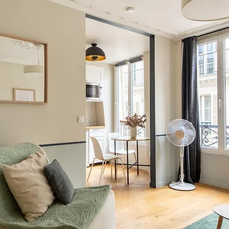 Modern Spacious Only 1 Minute Away From The Place De La République Parigi